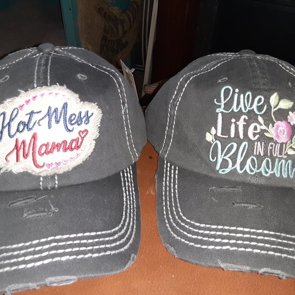 Distressed caps - Picture 6 of 7